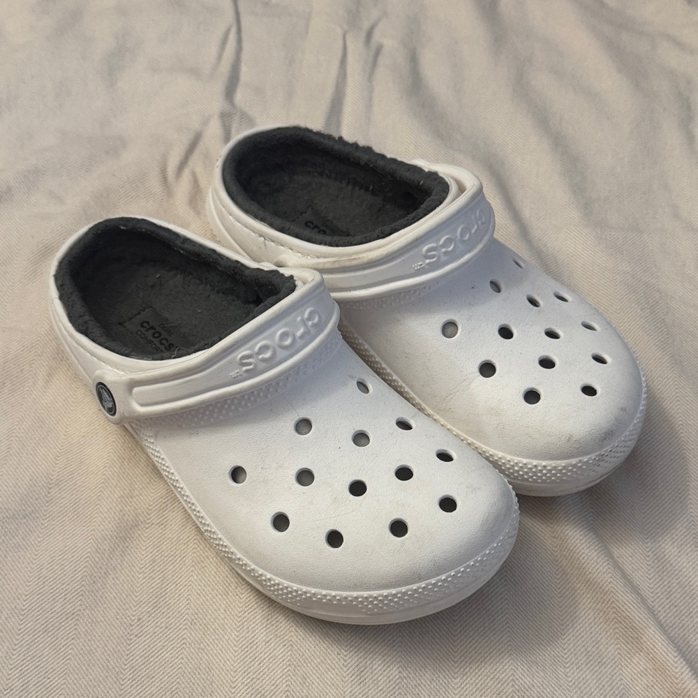 CROCS White Fleece-Lined Clogs